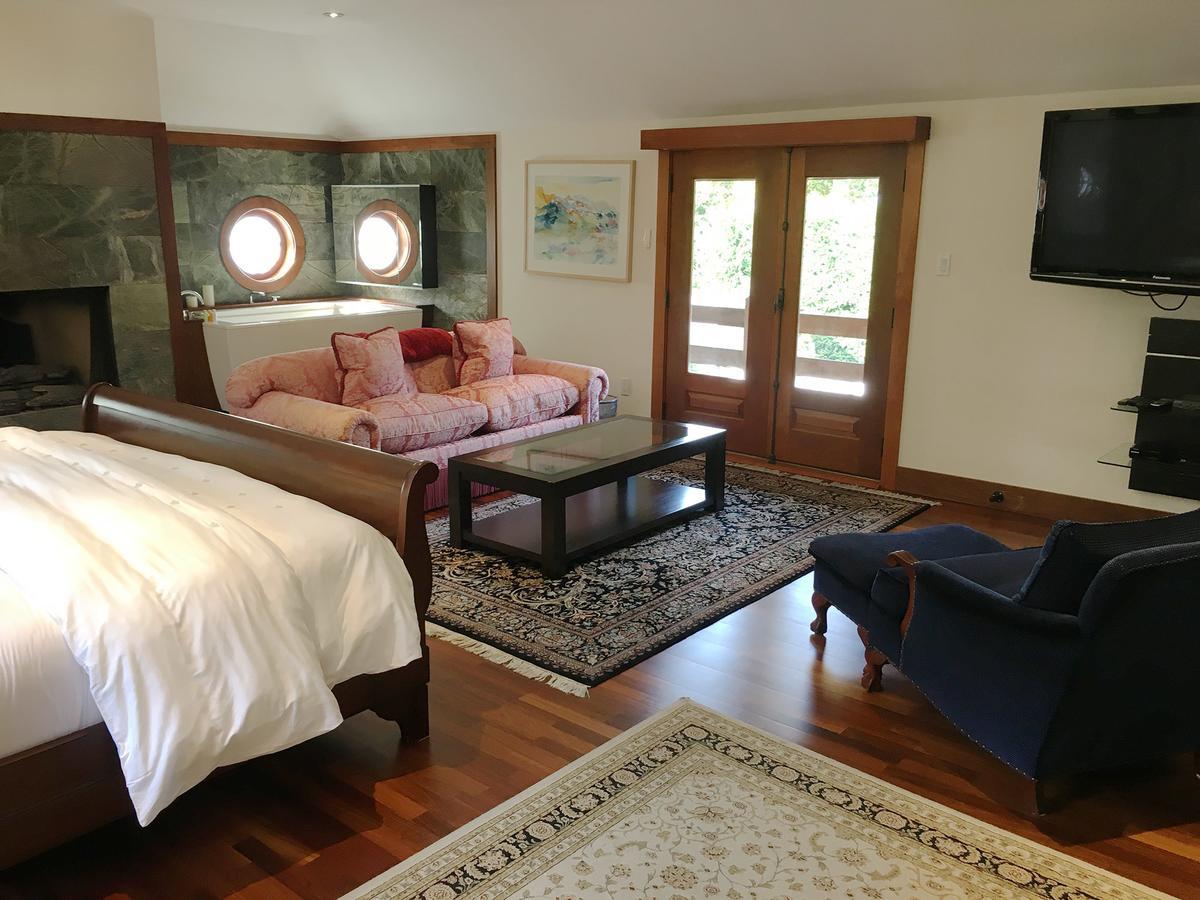 East Hampton Art House Bed And Breakfast Exterior photo